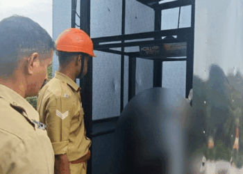 വീട്ടിലെ ലിഫ്റ്റിൽ തല കുടുങ്ങി വയോധികന് ദാരുണാന്ത്യം; മാതാപിതാക്കൾക്ക് പടികൾ കയറാനുള്ള ബുദ്ധിമുട്ട് പരിഗണിച്ച് രണ്ട് വർഷം മുൻപാണ് മക്കൾ ലിഫ്റ്റ് സ്ഥാപിച്ചത്