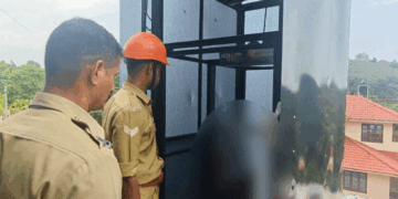 വീട്ടിലെ ലിഫ്റ്റിൽ തല കുടുങ്ങി വയോധികന് ദാരുണാന്ത്യം;  മാതാപിതാക്കൾക്ക് പടികൾ കയറാനുള്ള ബുദ്ധിമുട്ട് പരിഗണിച്ച് രണ്ട് വർഷം മുൻപാണ് മക്കൾ ലിഫ്റ്റ് സ്ഥാപിച്ചത്