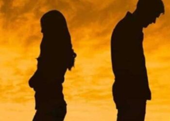21 വർഷം മുൻപ് പ്രണയിച്ച് വിവാഹിതരായി, ഇപ്പോൾ ഭാര്യക്കൊപ്പം ജീവിക്കാൻ താൽപര്യമില്ല, വിവാഹമോചനം വേണമെന്ന് ഭർത്താവ് കോടതിയിൽ!! സാധ്യമല്ല, ഭാര്യയ്ക്കൊപ്പം ജീവിക്കാൻ ഉത്തരവിട്ട് ഹൈക്കോടതി…