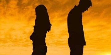 21 വർഷം മുൻപ് പ്രണയിച്ച് വിവാഹിതരായി, ഇപ്പോൾ ഭാര്യക്കൊപ്പം ജീവിക്കാൻ താൽപര്യമില്ല, വിവാഹമോചനം വേണമെന്ന് ഭർത്താവ് കോടതിയിൽ!! സാധ്യമല്ല, ഭാര്യയ്ക്കൊപ്പം ജീവിക്കാൻ ഉത്തരവിട്ട് ഹൈക്കോടതി…
