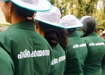 ഹരിത കര്മ്മ സേനാംഗങ്ങള്ക്ക് ഇനി കാവി യൂണിഫോം, പുതിയ മാറ്റവുമായി തിരുവനന്തപുരം കോര്പറേഷന്, നിര്ബന്ധമായും ധരിക്കണമെന്ന് കര്ശന നിര്ദേശം