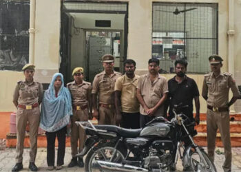 ഇന്ഷുറന്സ് തട്ടാന് ഭര്ത്താവിനെ ഉറക്ക ഗുളിക കൊടുത്ത് മയക്കി, പിന്നാലെ പാമ്പിനെ കൊണ്ട് കൊത്തിച്ചുകൊന്നു, ഭാര്യയും കാമുകനും പിടിയില്, നേരത്തെയും കൊലപാതം ശ്രമം