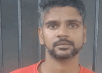 നടന്നുപോവുകയായിരുന്ന പെൺകുട്ടിയെ കയറി പിടിച്ചു; ഉച്ചത്തിൽ നിലവിളിച്ചതോടെ യുവാവ് ബൈക്കിൽ കയറി രക്ഷപ്പെട്ടു; സി.സി.ടി.വി ദൃശ്യങ്ങൾ കേന്ദ്രീകരിച്ചു നടത്തിയ പരിശോധനയിൽ ആളെ പിടുത്തം കിട്ടി; രാത്രിയിൽ വീട്ടിലെത്തി പൊക്കി പോലീസ്