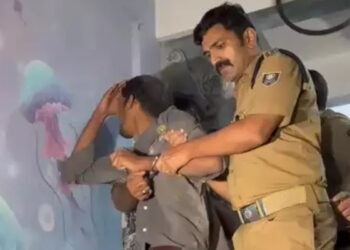ജിമ്മില്‍ യുവാക്കളെത്തിയിരുന്നത് ലഹരി വാങ്ങാന്‍, ജിംനേഷ്യത്തിന്റെ മറവിൽ കഞ്ചാവ് കച്ചവടം നടത്തിയ മൂന്നുപേര്‍ അറസ്റ്റില്‍, പണം വെള്ളത്തില്‍ ഉപേക്ഷിച്ച് ഓടി രക്ഷപ്പെടാന്‍ ശ്രമിച്ച് പ്രതികള്‍