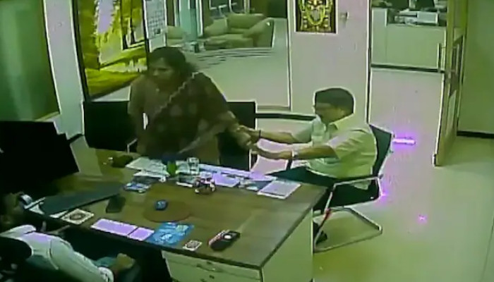 കെട്ടിടത്തിലെ ലിഫ്റ്റ് പ്രവര്ത്തിക്കാത്തതില് പ്രകോപിതയായി, ബാങ്ക് മാനേജരുടെ മുഖത്തടിച്ച് കരുണാനിധിയുടെ കൊച്ചുമകൾ, രൂപത്തെയും പരിഹസിച്ചു, കയല്വിഴിക്കെതിരെ കേസ്