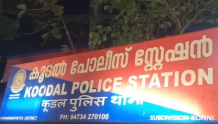 സ്റ്റേഷന് സമീപമുള്ള ഗോഡൗണിലെത്തിച്ച് മുട്ടുകാലുകൊണ്ട് ഇടിച്ചു, കുനിച്ച് നിര്ത്തി പുറത്തിടിച്ചു, മുടി പിടിച്ച് വലിച്ച് പൊക്കിയെറിഞ്ഞു, തമിഴ്നാട്ടിലായിരുന്നെന്ന് പറഞ്ഞിട്ടും മര്ദനം തുടര്ന്നു, കൂടൽ പൊലീസിനെതിരെ വീണ്ടും ഗുരുതര ആരോപണം