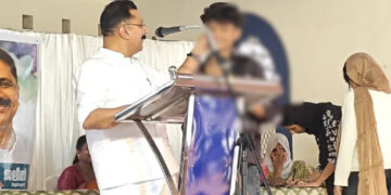നിനക്ക് അക്ഷരമെഴുതാന് അറിയോ??അനുമോദന ചടങ്ങിൽ കുട്ടികളെ വേദിയില് വിളിച്ചുവരുത്തി അക്ഷരം എഴുതിച്ച് കെ ടി ജലീല്, തെറ്റുകള് വന്നവരുടെ ചെവിയിൽ നുള്ളി, പരസ്യമായി അപമാനിച്ചു