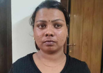സോഷ്യല്‍ മീഡിയ വഴി പരിചയപ്പെട്ടു, പ്രണയം നടിച്ച് നേരിട്ട് കാണാന്‍ വിളിച്ചുവരുത്തി, ഭീഷണിപ്പെടുത്തി യുവാവിന്റെ നാല് പവന്റെ മാലയും മൊബൈല്‍ ഫോണും തട്ടിയ 25 കാരി അറസ്റ്റില്‍