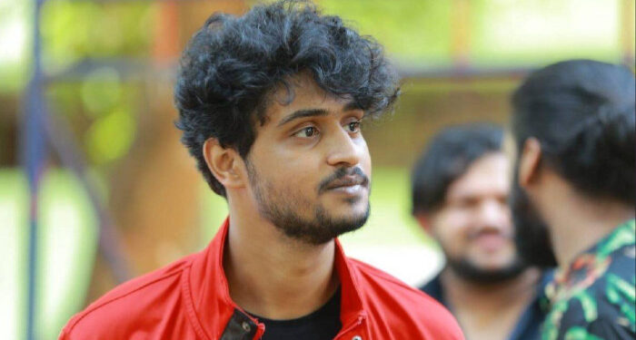 ഒരു സംഘം ആളുകളാല് വിദ്യാര്ത്ഥികള് ആക്രമിക്കപ്പെടുന്നു. മറ്റൊരു സംഘം അവരെ ഉപയോഗിക്കുന്നു, ഒന്നല്ലെങ്കില് മറ്റൊരു വഴിയില് സാധാരണക്കാരനാണ് നഷ്ടം, ഇത് രാഷ്ട്രീയ യുദ്ധമായി മാറ്റാതിരിക്കുക- മാധവ് സുരേഷ്