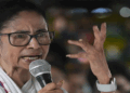 ‘പാർട്ടി ചിഹ്നം എങ്ങും പോകില്ല; നിങ്ങൾക്ക് എന്നെ തടയണമെങ്കിൽ എന്നെ കൊല്ലേണ്ടി വരും‘; മമത ബാനർജി; വിമതർക്ക് ‘വഞ്ചകർ’ എന്ന് വിശേഷണം