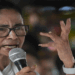 ‘പാർട്ടി ചിഹ്നം എങ്ങും പോകില്ല; നിങ്ങൾക്ക് എന്നെ തടയണമെങ്കിൽ എന്നെ കൊല്ലേണ്ടി വരും‘; മമത ബാനർജി; വിമതർക്ക് ‘വഞ്ചകർ’ എന്ന് വിശേഷണം
