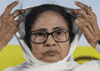 ‘എല്ലാം പോയി‘; പിടുത്തം വിട്ട് മമത; തൃണമൂൽ കോൺ​ഗ്രസിന്റെ 440 കോടി രൂപയുടെ ബാങ്ക് അക്കൗണ്ടുകൾ ഇഡി മരവിപ്പിച്ചു; സംശയാസ്പദ സാമ്പത്തിക ഇടപാടുകൾ നടന്നതായി കണ്ടെത്തിയതിനെ തുടർന്ന് നടപടി