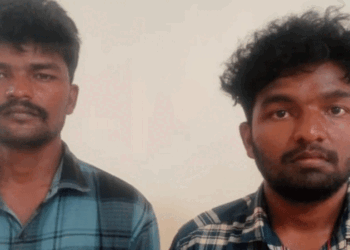അച്ഛൻ മറ്റൊരു വിവാഹം കഴിച്ചു; ആദ്യ ഭാര്യയും മക്കളും വെട്ടിപ്പരിക്കേൽപ്പിച്ചു; മക്കൾ അറസ്റ്റിൽ; ഭാര്യ ഒളിവിൽ