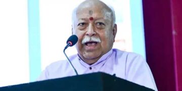 ‘ഇന്നത്തെ തലമുറയ്ക്ക് ആജ്ഞയല്ല സമവായമാണ് വേണ്ടത്, കേട്ടെഴുത്തല്ല വേണ്ടത്, മറിച്ച് ചർച്ചകളാണ്, … കുട്ടികളുടെ ചോദ്യങ്ങൾക്ക് മറുപടി നൽകണം!! അനുസരണ മാത്രം പ്രതീക്ഷിക്കുന്ന പഴയ രീതിയിൽ നിന്ന് മാറി, പുതിയ തലമുറയുടെ ചോദ്യങ്ങൾക്ക് സ്നേഹത്തോടെയും സഹനത്തോടെയും മറുപടി നൽകേണ്ടതുണ്ട്’- കേന്ദ്രത്തിനെതിരെ പരോക്ഷ വിമർശനവുമായി മോഹൻ ഭാഗവത്