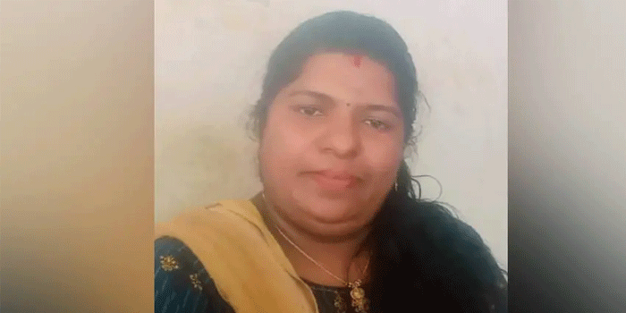 ആശുപത്രിയിൽ നിന്നും നിർബന്ധിച്ച് ഡിസ്ചാർജ് വാങ്ങി വീട്ടിലെത്തി; സ്കൂട്ടിയിൽ ഒഴിക്കുന്നതിനായി കരുതിയിരുന്ന പെട്രോൾ ദേഹത്ത് ഒഴിച്ച് തീ കൊളുത്തി; യുവതി മരിച്ചു