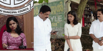 ‘കുടിവെള്ളം ആവശ്യപ്പെടുമ്പോൾ ‘അച്ഛനോട് പറയാൻ’ ആവശ്യപ്പെടുന്ന തരത്തിലുള്ള മറുപടിയാണ് ലഭിക്കുന്നത്; ഭരണം നടത്താൻ ‘അപ്പന്റെ ദാഷ്ട്യം’ മാത്രം പോര‘-  പാലായിൽ ദിയക്കെതിരെ  അവിശ്വാസ പ്രമേയ നോട്ടീസ് കൈമാറി എൽഡിഎഫ്
