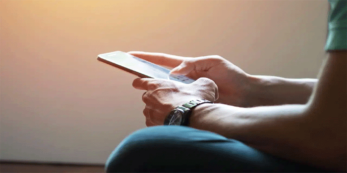 സഹപ്രവർത്തകനെതിരായ രഹസ്യ  പരാതി അബദ്ധത്തിൽ വാട്‌സ്ആപ്പ് സ്റ്റാറ്റസായിപ്പോയി; പൊലീസ് ഉദ്യോഗസ്ഥൻ പെട്ടു; അന്വേഷണം