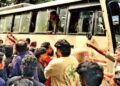 “അവരെ ഇങ്ങോട്ട് ഇറക്കി വിട് സാറേ… ഞങ്ങളുടെ പിള്ളേരെയാണടാ നീയൊക്കെ തല്ലിയത്, നിന്നെയൊന്നും ജയിലിലേക്ക് കൊണ്ടുപോകില്ല, റോഡിലിട്ട് തീർക്കും…’’ തൃക്കാക്കരയിൽ പ്രതികളെ തെരുവിലിട്ട് തീർക്കുമെന്ന് നാട്ടുകാർ, സ്റ്റേഷന്റെ പ്രധാന കവാടങ്ങൾ പൂട്ടി പോലീസ്