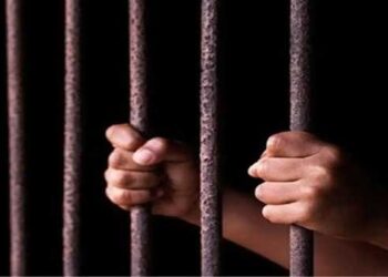 13 കാരി മകളെ പീഡിപ്പിക്കാൻ ശ്രമിച്ച അയൽവാസിയുടെ കാൽ തല്ലിയൊടിച്ച് പിതാവ്!! പിതാവിനെതിരെ കേസെടുത്ത ആറ്റിങ്ങൽ പോലീസിന്റെ നടപടിയെ ചോദ്യം ചെയ്ത് കോടതി, പെൺകുട്ടിയുടെ രഹസ്യ മൊഴി രേഖപ്പെടുത്തും