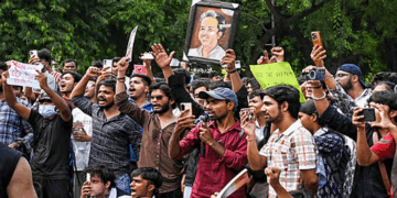‘പെപ്പർ സ്പ്രേയടക്കം കൈയ്യിലുണ്ട്; ഗുണ്ടാസംഘാംഗങ്ങളും ഉൾപ്പെട്ടിട്ടുണ്ട്‘; 200 പേർ കരുതൽ കസ്റ്റഡിയിലെടുത്ത് പോലീസ് 17 ഡൽഹി മെട്രോ സ്റ്റേഷനുകൾ ഇന്ന് അടച്ചിടും; സിജെപി-  സർക്കാർ ചർച്ചയ്ക്ക് ഇന്ന് സാധ്യത; ‘ധർമ്മേന്ദ്ര പ്രധാന്റെ രാജി വരെ സമരം തുടരും‘