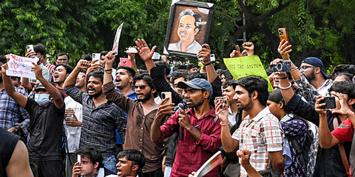 ‘പെപ്പർ സ്പ്രേയടക്കം കൈയ്യിലുണ്ട്; ഗുണ്ടാസംഘാംഗങ്ങളും ഉൾപ്പെട്ടിട്ടുണ്ട്‘; 200 പേർ കരുതൽ കസ്റ്റഡിയിലെടുത്ത് പോലീസ് 17 ഡൽഹി മെട്രോ സ്റ്റേഷനുകൾ ഇന്ന് അടച്ചിടും; സിജെപി-  സർക്കാർ ചർച്ചയ്ക്ക് ഇന്ന് സാധ്യത; ‘ധർമ്മേന്ദ്ര പ്രധാന്റെ രാജി വരെ സമരം തുടരും‘