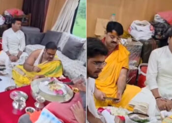 ഓടിക്കൊണ്ടിരുന്ന ട്രെയിനില്‍ പൂജ, തറയിലിരുന്ന് പുരോഹിതൻ കര്‍മ്മങ്ങള്‍ ചെയ്ത് പുരോഹിതന്‍, ചുറ്റും വെള്ള വസ്ത്രം ധരിച്ച് ആളുകള്‍, ചടങ്ങ് നടന്നത് വിഐപി കോച്ചില്‍, പിന്നാലെ വിശദീകരണവുമായി റെയില്‍വേ
