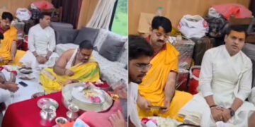 ഓടിക്കൊണ്ടിരുന്ന ട്രെയിനില്‍ പൂജ, തറയിലിരുന്ന് പുരോഹിതൻ കര്‍മ്മങ്ങള്‍ ചെയ്ത് പുരോഹിതന്‍, ചുറ്റും വെള്ള വസ്ത്രം ധരിച്ച് ആളുകള്‍, ചടങ്ങ് നടന്നത് വിഐപി കോച്ചില്‍, പിന്നാലെ വിശദീകരണവുമായി റെയില്‍വേ