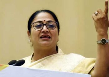 ‘അതേ നിങ്ങളാണ് ഡൽഹിയിലെ മുഖ്യമന്ത്രിയെന്ന് ആ രേഖ ഗുപ്തയെ ആരെങ്കിലും ഓർമിപ്പിക്കുമോ? ചിലപ്പോ തലസ്ഥനത്തെ അന്തരീക്ഷ മലിനീകരണം എങ്ങനെ തടയുമെന്ന ആലോചനയിലായിരിക്കും’… ഇന്ദ്രപ്രസ്ഥം കലാപ രൂക്ഷിതമായിരിക്കുമ്പോൾ രേഖ ഗുപ്ത എവിടെ? മുഖ്യമന്ത്രിയെ തപ്പി സോഷ്യൽ മീഡിയ