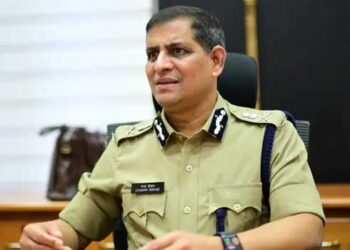 ചില കാര്യങ്ങളിൽ അവ്യക്തത, വ്യക്തവേണ്ട ഭാഗങ്ങൾ എസ്ഐടിക്ക് ചൂണ്ടികാട്ടി വിശദീകരണം ചോദിച്ചു, എംആർ അജിത് കുമാറിനെതിരായ ആലപ്പുഴ രക്ഷാപ്രവർത്തന റിപ്പോർട്ട് മടക്കി, അവ്യക്തമായ ഭാഗങ്ങളിൽ തുടരന്വേഷണത്തിന് നിർദേശം നൽകി ഡിജിപി