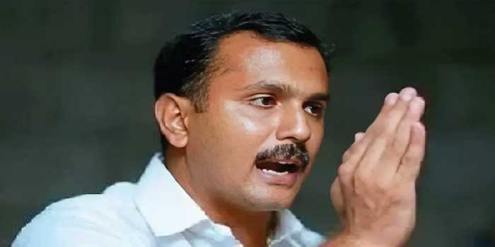 ‘യഥാർഥ രേഖ കൊടുത്താലും പിണറായി വിജയൻ പറയുക ഫോട്ടോസ്റ്റാറ്റ് ആണെന്ന്… പിണറായിയാണ് പ്രതിയെന്ന് ആദ്യമേ പറഞ്ഞതാണ്, പിണറായി വിജയന് ഉളുപ്പുണ്ടെങ്കിൽ പ്രതിപക്ഷനേതാവ് സ്ഥാനവും എംഎൽഎ സ്ഥാനവും രാജിവയ്ക്കാൻ തയാറാവണം’- ഷോൺ ജോർജ്