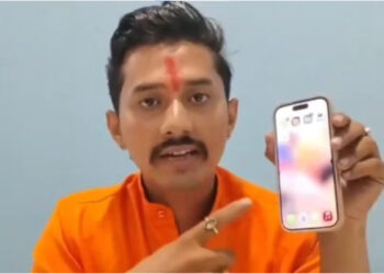 ആപ്പിള്‍ സിരി അസ്സലാമു അലൈക്കും പറയും, ജയ് ശ്രീറാം പറയുന്നില്ല, ഹിന്ദുക്കളെ ചതിക്കുകയാണ്, ജിഹാദി അജണ്ടയാണ് ഇതിനു പിന്നില്‍, ഹിന്ദുക്കള്‍ ഐഫോണ്‍ ബഹിഷ്കരിക്കണമെന്ന് വിശ്വ ഹിന്ദു പരിഷത്ത്