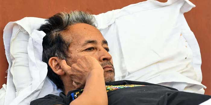 ‘നിങ്ങളുടെ ഈ ത്യാഗം രാജ്യത്തെ പതിനായിരക്കണക്കിന് പേരെ പ്രചോദിപ്പിച്ചിട്ടുണ്ട്, പക്ഷെ ഇപ്പോൾ നിങ്ങളുടെ ആരോഗ്യമാണ് ഞങ്ങൾക്കു പ്രധാനം, ഒരുറപ്പ് ഞങ്ങൾ തരാം, നിങ്ങളുടെ നിരാഹാരം അവസാനിച്ചാലും ഈ പോരാട്ടം അവസാനിക്കില്ല… ഈ സമരം സജീവമായി നിലനിർത്താൻ ഞങ്ങൾ എല്ലാം ചെയ്യും’- വാങ്ചുക്കിനോട് CJP