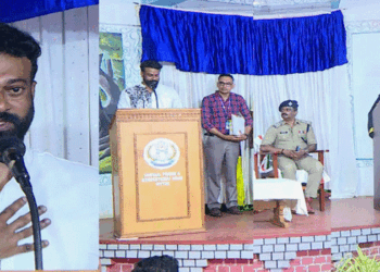 ചരിത്ര സത്യപ്രതിജ്ഞ;  വിയ്യൂർ സെൻട്രൽ ജയിലിൽ കാപ്പ തടവുകാരനായ ബിജെപി കൗൺസിലർ ആർ. സുഗതൻ കൗൺസിലറായി ചുമതലയേറ്റു