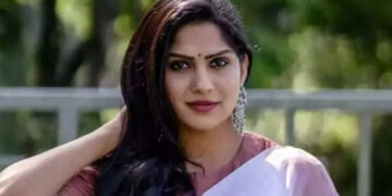 എനിക്ക് ഇതിന് മുമ്പൊരു പ്രണയബന്ധമുണ്ടായിട്ടുണ്ട്, ഭംഗിയുള്ള ഒരാളായിരുന്നു അത്, പക്ഷെ ഇമോഷണല് സ്റ്റെബിലിറ്റി ഇല്ലായിരുന്നു, അച്ഛനും ചേട്ടനും മരിച്ചപ്പോള് മാനസികമായി തകര്ന്നു, അങ്ങനെ ബ്രേക്ക് അപ്പായി- സ്വാസിക