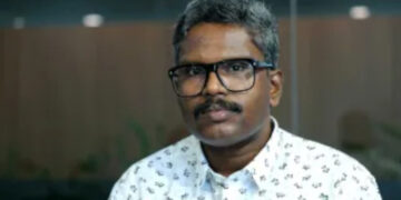 രാമ ക്ഷേത്രത്തില് നിന്ന് കോടികള് കൊള്ളയടിച്ചതിനെ കുറിച്ച് ഒരക്ഷരം മിണ്ടാത്തവന്മാരാണ് ഇപ്പോള് ആചാരപ്രസംഗം നടത്തുന്നത്, നിലവിളക്കിന് സമീപം ചെരുപ്പിടണോ വേണ്ടയോ എന്നത് ഐ എം വിജയന്റെ തീരുമാനമാണ്, തെറിയഭിഷേകം മലയാളിയുടെ ദുർഗന്ധം വമിക്കുന്ന ജാതിബോധ്യത്തിന്റെ ഉത്തമ ദൃഷ്ടാന്തം- ടി എസ് ശ്യാംകുമാര്