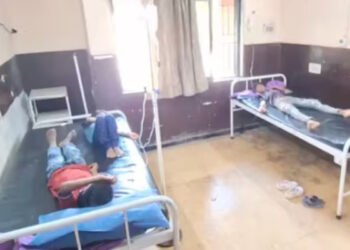 സ്കൂളില് നിന്ന് വിളമ്പിയ ഭക്ഷണത്തില് ചത്ത തേള്, വിദ്യാര്ത്ഥികള്ക്ക് കടുത്ത തളര്ച്ചയും ബോധക്ഷയവും, 100 പേര് ആശുപത്രിയില് ചികിത്സയില്