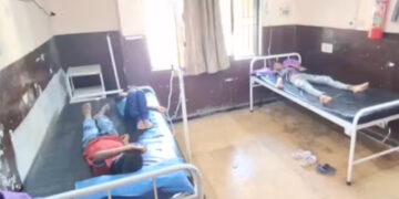 സ്കൂളില് നിന്ന് വിളമ്പിയ ഭക്ഷണത്തില് ചത്ത തേള്, വിദ്യാര്ത്ഥികള്ക്ക് കടുത്ത തളര്ച്ചയും ബോധക്ഷയവും, 100 പേര് ആശുപത്രിയില് ചികിത്സയില്