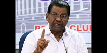 ഊരാളുങ്കലിനെ പൂട്ടി തിരുവഞ്ചൂർ, നിയമസഭയിലെ ശങ്കരനാരായണൻ തമ്പി ഹാളിന്റെ പരിപാലന ചുമതലയിൽ നിന്ന് ഒഴിവാക്കാൻ നിർദേശം, കഴിഞ്ഞ സർക്കാരിന്റെ കാലത്ത് ലേബർ കോൺട്രാക്ട് കോപ്പറേറ്റീവ് സൊസൈറ്റിക്ക് തുക അനുവദിച്ചുകൊണ്ട് പുറപ്പെടുവിച്ച ഉത്തരവുകൾ ഉൾപ്പെടെ റദ്ദാക്കും