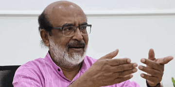 ‘സത്യപ്രതിജ്ഞയ്ക്ക് മുമ്പ് ചാർട്ടേഡ് വിമാനത്തിൽ പോയി അദാനിയെ കണ്ടത് എന്തിനാ സതീശാ? ഒന്നും അറിയില്ലെന്ന് പറഞ്ഞങ്ങ് ഒഴിവാകല്ലേ; ചരിത്രത്തിൽ ആദ്യമായി മൂന്ന് പ്രധാന വകുപ്പുകൾ കൈകാര്യം ചെയ്യുന്ന മുഖ്യമന്ത്രിയുടെ വിശദീകരണം വിശ്വസനീയമല്ല‘- തോമസ് ഐസക്