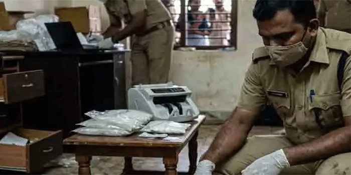 ജയിലുകളിലും ’തൂഫാൻ’;  പൂജപ്പുര സെൻട്രൽ ജയിലിൽ നടത്തിയ പരിശോധനയിൽ കഞ്ചാവ് പൊതികൾ, കത്തി, സിഗരറ്റ് പാക്കറ്റുകൾ  കണ്ടെത്തി; പരിശോധനകൾ തുടരുമെന്ന് പൊലീസ്