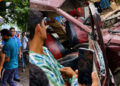 ട്രെയിന്‍ വരുന്നത് ശ്രദ്ധിക്കാതെ ഗേറ്റ് തുറന്നു, സ്കൂള്‍ വാനില്‍ ട്രെയിനിടിച്ച് മൂന്ന് പേര്‍ മരിച്ചു,  രണ്ട് പേര്‍ വിദ്യാര്‍ത്ഥികള്‍, നിരവധി പേര്‍ക്ക് പരിക്ക്