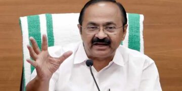 ‘ഞാൻ ചില അമ്മമാരോടു പരാതി പറയും, അവർ പ്രത്യേക ഡിഷ് ഉണ്ടാക്കും, പക്ഷേ അവരുടെ മക്കൾക്കു അതു പകർന്നു കൊടുക്കുന്നില്ല, ആ മക്കൾക്കോ, മകന്റെ ഭാര്യയായി വരുന്ന ആൾക്കെങ്കിലുമോ ആ ഭക്ഷണത്തിന്റെ പ്രത്യേകത പറഞ്ഞു കൊടുക്കണം’… വിഡി സതീശൻ!! പരാമർശം സ്ത്രീ വിരുദ്ധം- കുറിപ്പുമായി വി ശിവൻകുട്ടി, ശാരദക്കുട്ടി എന്നിവർ രംഗത്ത്