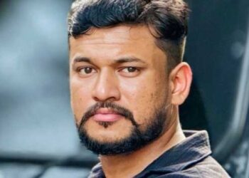 ‘ഞാൻ കീഴടങ്ങുന്നുമില്ല, ഹാജരാകുന്നുമില്ല, നിന്റെ ബുദ്ധിക്ക് എന്നെ പിടിക്കാൻ പറ്റുമെങ്കിൽ എന്നെ വന്ന് പിടിക്കെടാ… ഞാൻ കുറെക്കാലമായി പോലീസുകാരെ കാണാൻ തുടങ്ങിയിട്ട്, നീയൊന്നും കാക്കി കുപ്പായമിടാൻ യോ​ഗ്യനല്ല, സിഐയ്ക്കു കൊടുക്കേണ്ടത് കൊടുത്തിട്ടില്ല, സമയമാകുമ്പോൾ കൊടുത്തോളും’- പോലീസിനെ വെല്ലുവിളിച്ച് അർജുൻ ആയങ്കി