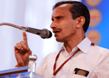 ‘സതീശനും പിണറായിയും ഒന്നും മിണ്ടാത്തതെന്തേ? സ്ത്രീസമൂഹത്തെ അപമാനിക്കുകയും അവരുടെ വ്യക്തിബോധത്തെയും സ്വാതന്ത്ര്യബോധത്തെയും ചോദ്യംചെയ്തിട്ടും മൗനം; മുസ്ലീം ലീ​ഗ് കാന്തപുരത്തിൻ്റെ അഭിപ്രായത്തിനൊപ്പമാണോ?’: എം ടി രമേശ്