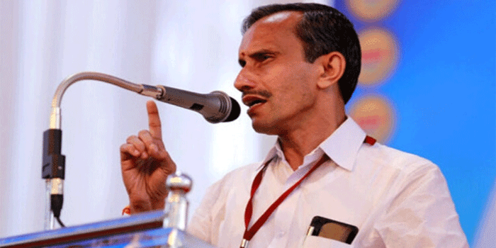 ‘സതീശനും പിണറായിയും ഒന്നും മിണ്ടാത്തതെന്തേ? സ്ത്രീസമൂഹത്തെ അപമാനിക്കുകയും അവരുടെ വ്യക്തിബോധത്തെയും സ്വാതന്ത്ര്യബോധത്തെയും ചോദ്യംചെയ്തിട്ടും മൗനം; മുസ്ലീം ലീഗ് കാന്തപുരത്തിൻ്റെ അഭിപ്രായത്തിനൊപ്പമാണോ?’: എം ടി രമേശ്
