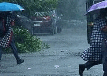 തോരാ മഴ; സംസ്ഥാനത്തെ 9 ജില്ലകളിലെ വിദ്യാഭ്യാസ സ്ഥാപനങ്ങൾക്ക് നാളെ അവധി, കണ്ണൂരിൽ മൂന്ന് താലൂക്കുകളിലും അവധി;  4,5,6,10 തീയതികളിലെ PSC പരീക്ഷകളും മാറ്റി