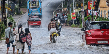 കനത്ത മഴ; ഏഴ് ജില്ലകളിൽ  വിദ്യാഭ്യാസ സ്ഥാപനങ്ങൾക്ക് ഇന്ന് അവധി, സ്പെഷ്യല്‍ ക്ലാസുകള്‍ പാടില്ല; മദ്രസകൾക്കും  സൺഡേ സ്കൂളിനും ട്യൂഷൻ സെന്ററുകൾക്കും ബാധകം