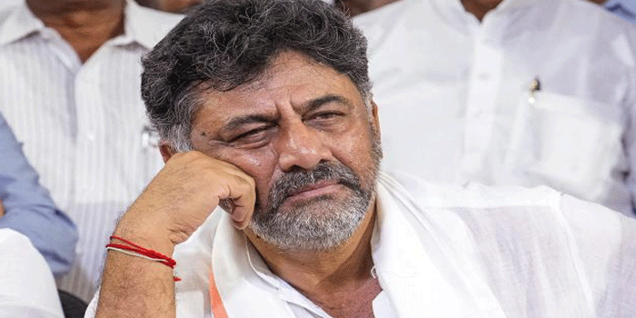പുതുമുഖങ്ങൾക്ക് കസേര; മന്ത്രിസഭാ പുനഃസംഘടനയിൽ കർണാടക കോൺഗ്രസിൽ പോര് മുറുകി; രാജിപ്രഖ്യാപിച്ച് എംഎൽഎമാർ; തലപുകഞ്ഞ് ശിവകുമാർ;  പ്രിയ നേതാക്കൾക്ക് സ്ഥാനം നിഷേധിച്ചതിൽ പ്രതിഷേധിച്ച് പ്രവർത്തകർ തെരുവിൽ