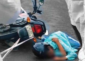 ബൈക്കില്‌‍ ഒരേ ദിശയിൽ നിന്നുവന്ന കാറിടിച്ച് 18 കാരൻ തെറിച്ചു വീണത് എതിർ ദിശയിൽ നിന്നുവന്ന കാറിന് മുന്നിലേക്ക്, ഇടിച്ച രണ്ട് വാഹനങ്ങളും നിർത്താതെ പോയി!! യുവാവ് രക്തം വാർന്ന് റോഡിൽ കിടന്നത് 20 മിനിറ്റ്, ദാരുണാന്ത്യം