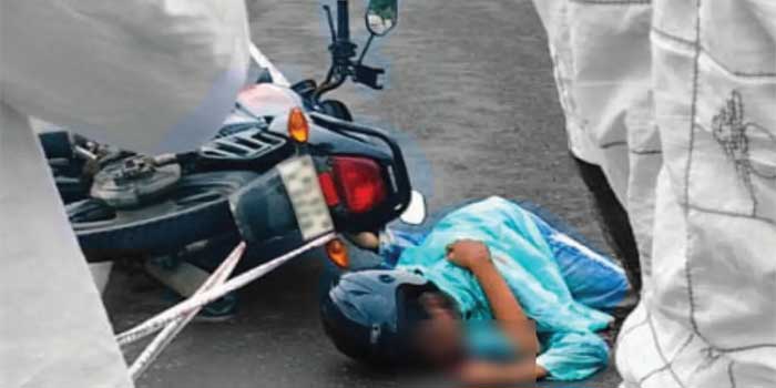 ബൈക്കില്‌‍ ഒരേ ദിശയിൽ നിന്നുവന്ന കാറിടിച്ച് 18 കാരൻ തെറിച്ചു വീണത് എതിർ ദിശയിൽ നിന്നുവന്ന കാറിന് മുന്നിലേക്ക്, ഇടിച്ച രണ്ട് വാഹനങ്ങളും നിർത്താതെ പോയി!! യുവാവ് രക്തം വാർന്ന് റോഡിൽ കിടന്നത് 20 മിനിറ്റ്, ദാരുണാന്ത്യം